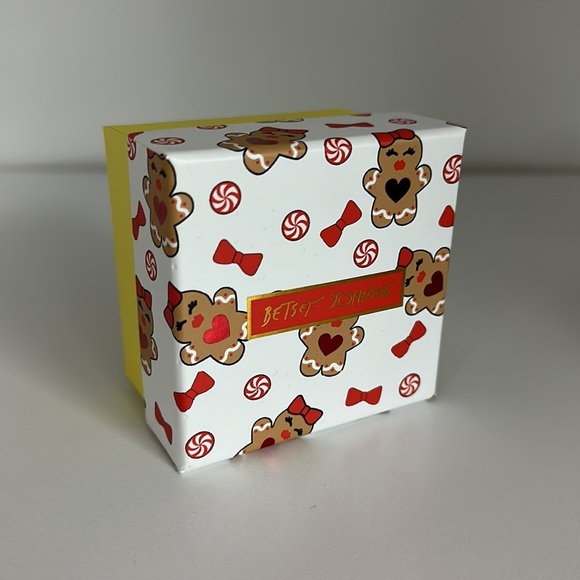 NEW Betsey Johnson Camera Earrings - Picture 3 of 3